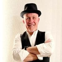 Mike Dykes <<<----------- Sänger-DJ-Entertainer 