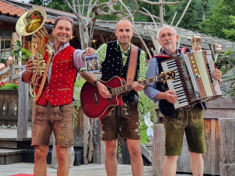 user-upload/business/work-media/r2jt29vju7p381spv8oxkk_lets-dance-partyband.jpeg