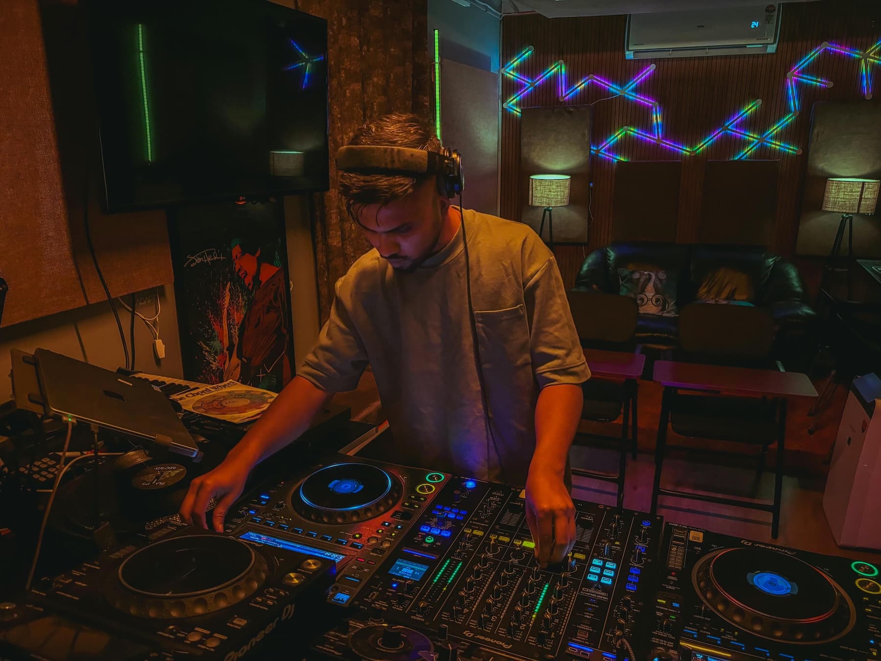 DJ in der Nähe finden – Top-DJs für dein Event - Listando